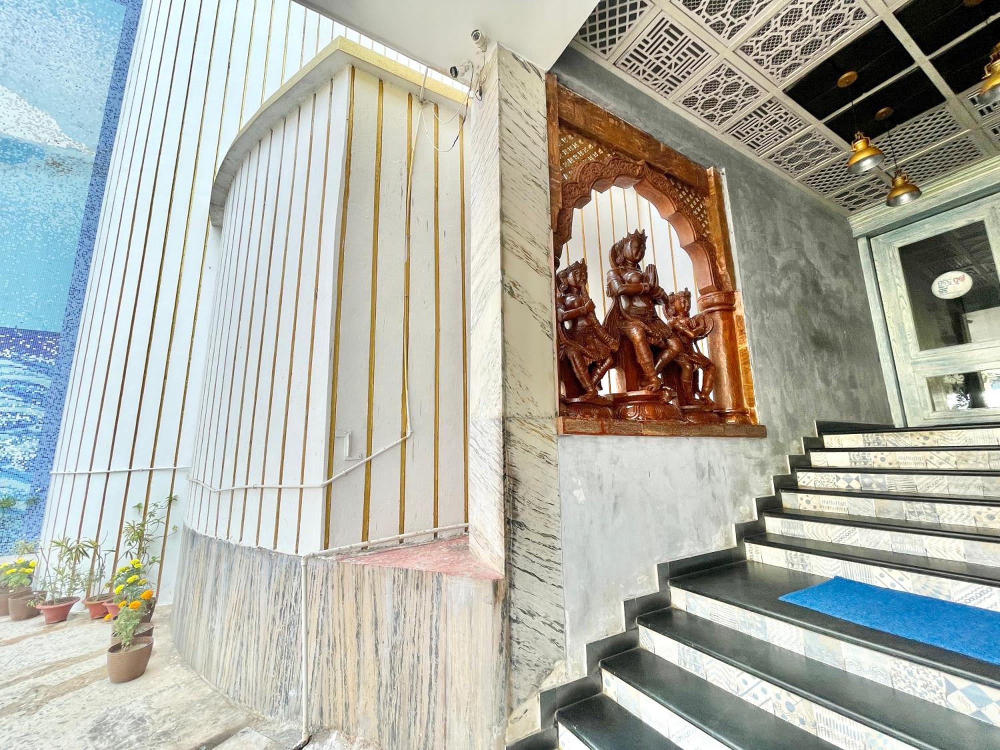 Hotel V-I Sea View: Beachfront Wellness Retreat with Spa Puri Exterior photo