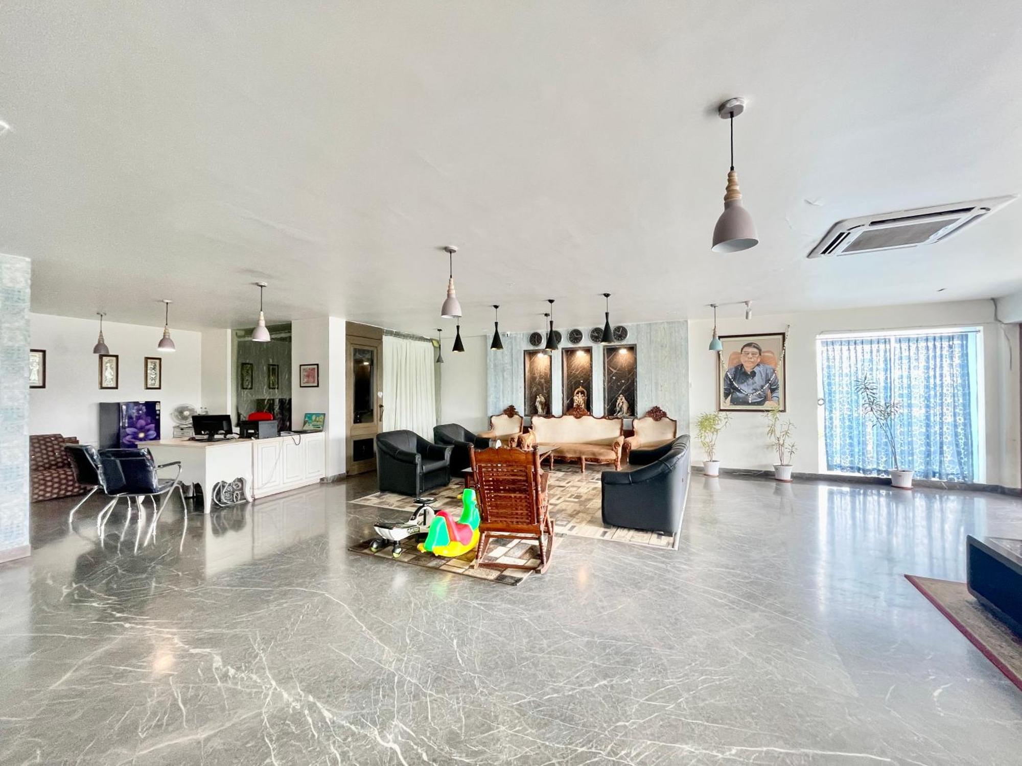 Hotel V-I Sea View: Beachfront Wellness Retreat with Spa Puri Exterior photo
