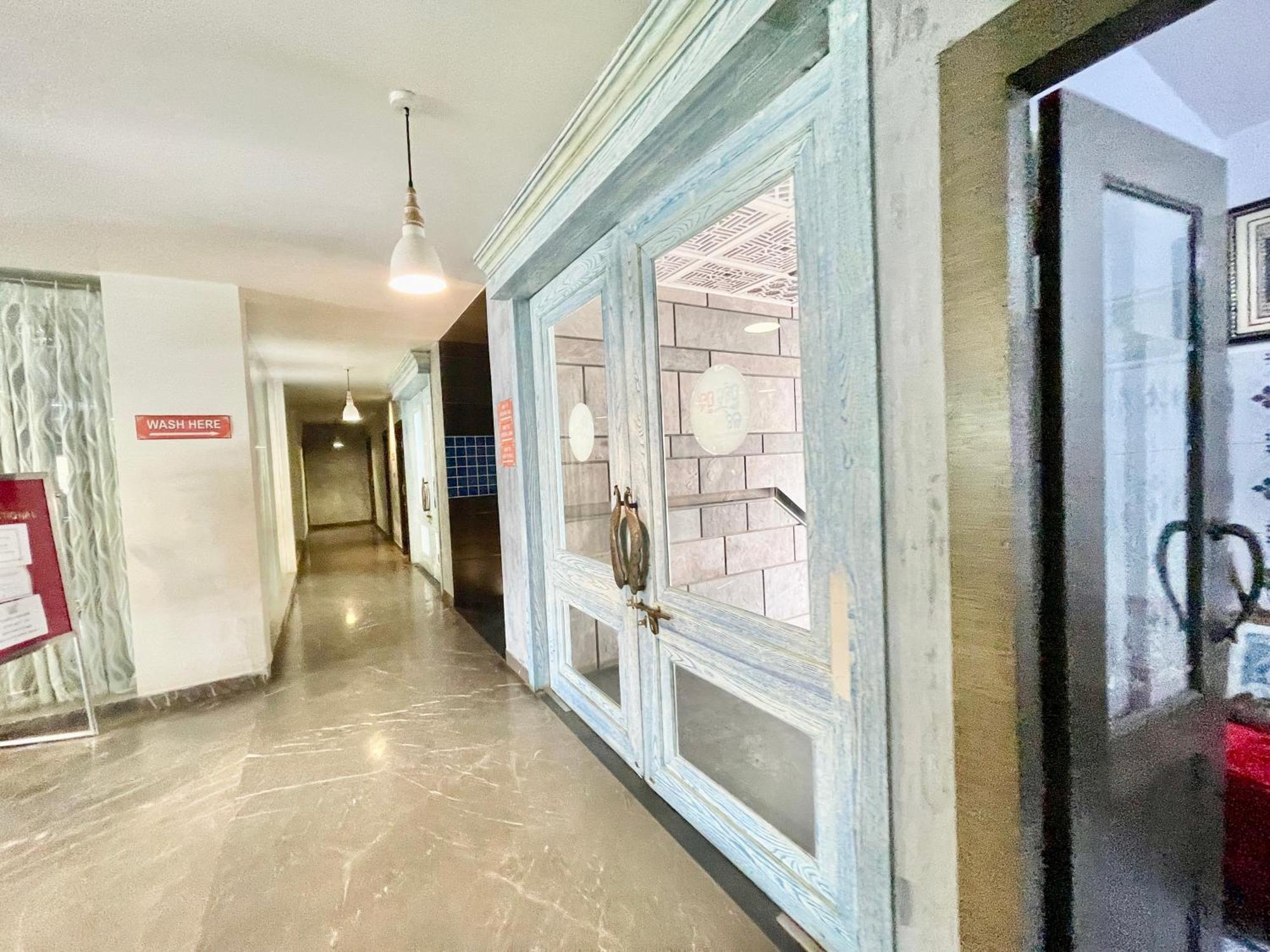 Hotel V-I Sea View: Beachfront Wellness Retreat with Spa Puri Exterior photo