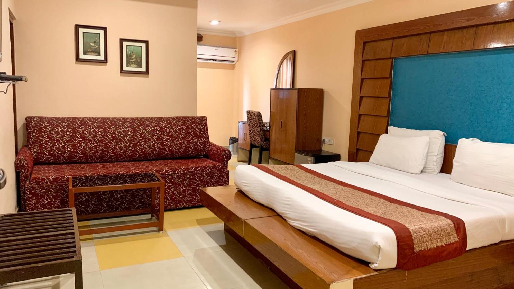 Hotel V-I Sea View: Beachfront Wellness Retreat with Spa Puri Exterior photo