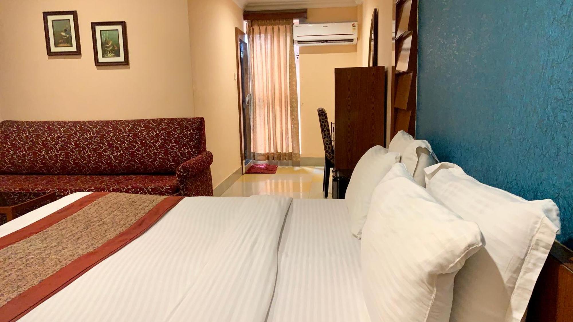 Hotel V-I Sea View: Beachfront Wellness Retreat with Spa Puri Exterior photo